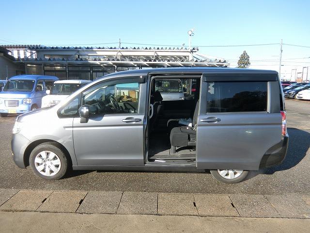 ステップワゴン Ｇ　地デジＨＤＤナビスマートスタイル両側電動　ＨＩＤライト　８人乗り　地デジフルセグＨＤＤナビＴＶ　バックカメラ　両側電動スライドドア　ＨＩＤヘッドランプ　スマートキー　純正後席モニター　ビルトインＥＴＣ（5枚目）