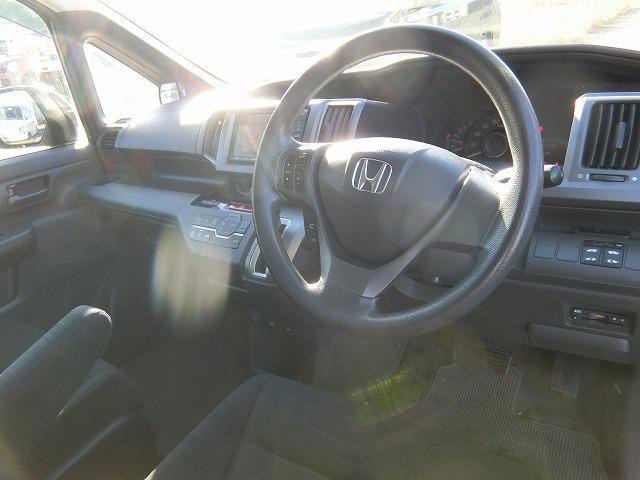 ステップワゴン Ｇ　地デジＨＤＤナビスマートスタイル両側電動　ＨＩＤライト　８人乗り　地デジフルセグＨＤＤナビＴＶ　バックカメラ　両側電動スライドドア　ＨＩＤヘッドランプ　スマートキー　純正後席モニター　ビルトインＥＴＣ（9枚目）