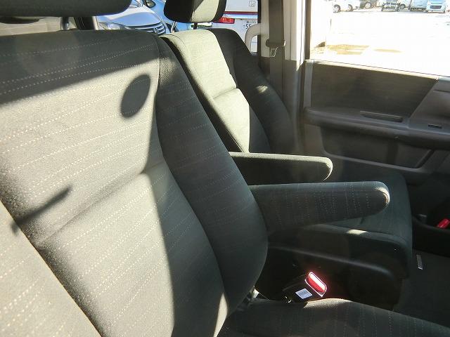 ステップワゴン Ｇ　地デジＨＤＤナビスマートスタイル両側電動　ＨＩＤライト　８人乗り　地デジフルセグＨＤＤナビＴＶ　バックカメラ　両側電動スライドドア　ＨＩＤヘッドランプ　スマートキー　純正後席モニター　ビルトインＥＴＣ（10枚目）