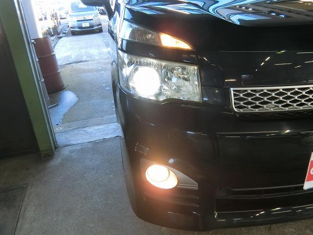 ヴォクシー ZS 煌II 地デジナビTVカメラ 両側電動ドアHID 地デジフルセグHDDナビTV バックカメラ 両側電動スライドドア HIDヘッドランプ スマートキー プッシュスタート パドルシフト コーナーセンサー ビルトインETC 純正16インチアルミ 8人乗り(6枚目)