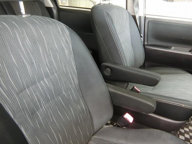 ヴォクシー ZS 煌II 地デジナビTVカメラ 両側電動ドアHID 地デジフルセグHDDナビTV バックカメラ 両側電動スライドドア HIDヘッドランプ スマートキー プッシュスタート パドルシフト コーナーセンサー ビルトインETC 純正16インチアルミ 8人乗り(10枚目)