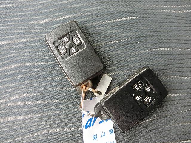 ヴォクシー ZS 煌II 地デジナビTVカメラ 両側電動ドアHID 地デジフルセグHDDナビTV バックカメラ 両側電動スライドドア HIDヘッドランプ スマートキー プッシュスタート パドルシフト コーナーセンサー ビルトインETC 純正16インチアルミ 8人乗り(20枚目)