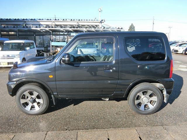 ジムニー クロスアドベンチャーXC 切替式4WD 5速マニュアル車 シートヒーター キーレスキー 純正16インチアルミホイール 専用シート 背面タイヤカバー ドアミラーウインカー(3枚目)