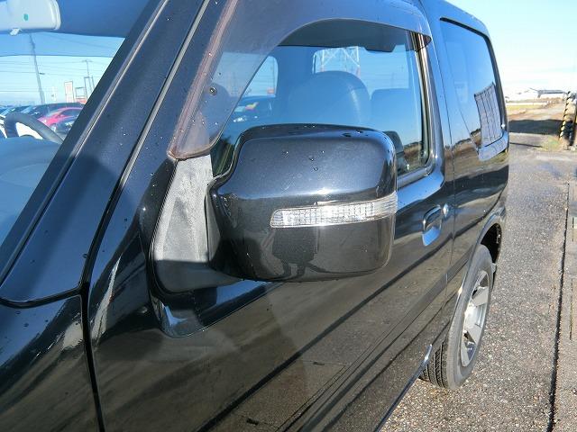 ジムニー クロスアドベンチャーXC 切替式4WD 5速マニュアル車 シートヒーター キーレスキー 純正16インチアルミホイール 専用シート 背面タイヤカバー ドアミラーウインカー(6枚目)