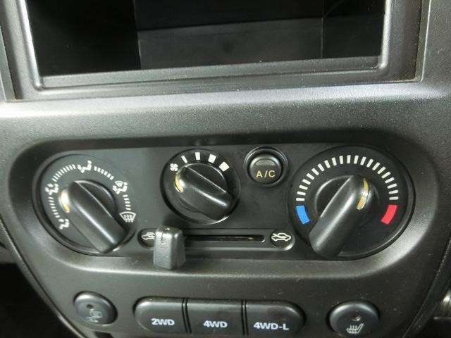 ジムニー クロスアドベンチャーXC 切替式4WD 5速マニュアル車 シートヒーター キーレスキー 純正16インチアルミホイール 専用シート 背面タイヤカバー ドアミラーウインカー(10枚目)