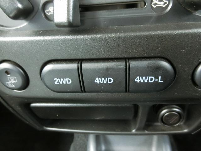 ジムニー クロスアドベンチャーXC 切替式4WD 5速マニュアル車 シートヒーター キーレスキー 純正16インチアルミホイール 専用シート 背面タイヤカバー ドアミラーウインカー(11枚目)
