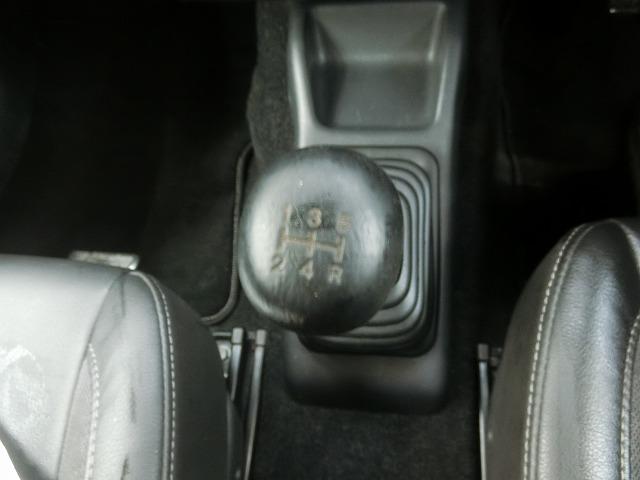 ジムニー クロスアドベンチャーXC 切替式4WD 5速マニュアル車 シートヒーター キーレスキー 純正16インチアルミホイール 専用シート 背面タイヤカバー ドアミラーウインカー(13枚目)