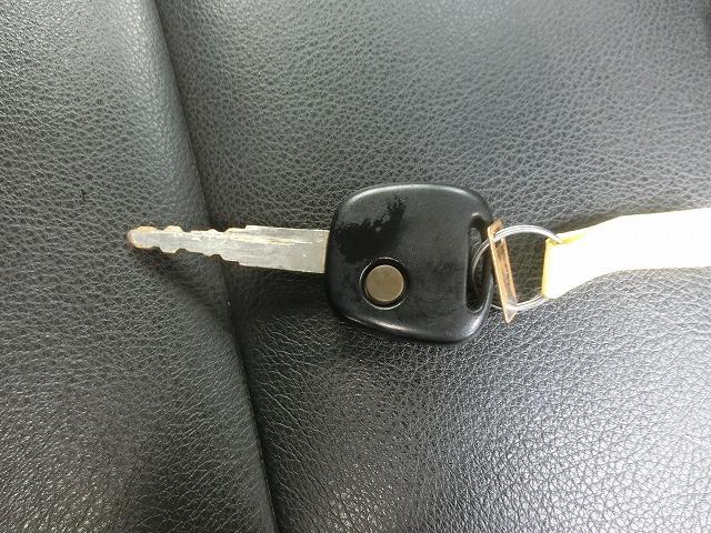 ジムニー クロスアドベンチャーXC 切替式4WD 5速マニュアル車 シートヒーター キーレスキー 純正16インチアルミホイール 専用シート 背面タイヤカバー ドアミラーウインカー(14枚目)