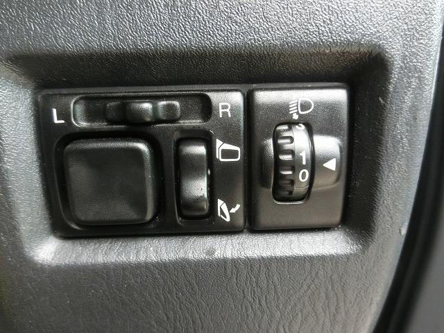 ジムニー クロスアドベンチャーXC 切替式4WD 5速マニュアル車 シートヒーター キーレスキー 純正16インチアルミホイール 専用シート 背面タイヤカバー ドアミラーウインカー(15枚目)