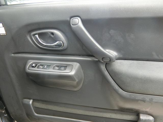 ジムニー クロスアドベンチャーXC 切替式4WD 5速マニュアル車 シートヒーター キーレスキー 純正16インチアルミホイール 専用シート 背面タイヤカバー ドアミラーウインカー(17枚目)