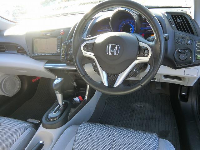ＣＲ－Ｚ α　地デジＨＤＤナビＴＶ　バックカメラ　スマートキー　ＨＩＤヘッドランプ　クルーズコントロール　ビルトインＥＴＣ　純正１７インチアルミホイール　パドルシフト（8枚目）