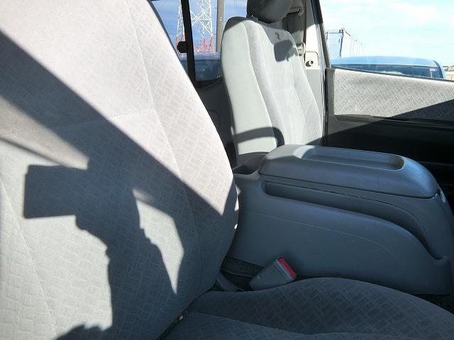 ハイエースバン ロングスーパーＧＬ　５人乗り　ディーゼル　両側スライドドア　地デジＨＤＤナビＴＶ　バックカメラ　ＨＩＤヘッドランプ　キーレスキー　ＥＴＣ　タイミングベルト交換済　大人気のグレー（11枚目）