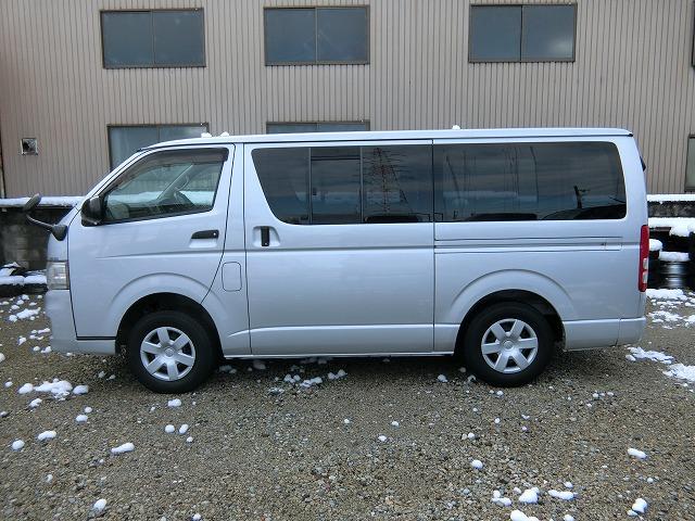 レジアスエースバン ロングＤＸ　ＧＬパッケージ　４ＷＤ　両側スライドドア　６人乗り　ディーゼル　ターボ　地デジナビＴＶ　キーレスキー　ＥＴＣ　タイミングベルト交換済み（3枚目）