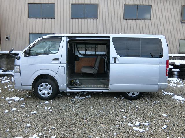 レジアスエースバン ロングＤＸ　ＧＬパッケージ　４ＷＤ　両側スライドドア　６人乗り　ディーゼル　ターボ　地デジナビＴＶ　キーレスキー　ＥＴＣ　タイミングベルト交換済み（4枚目）