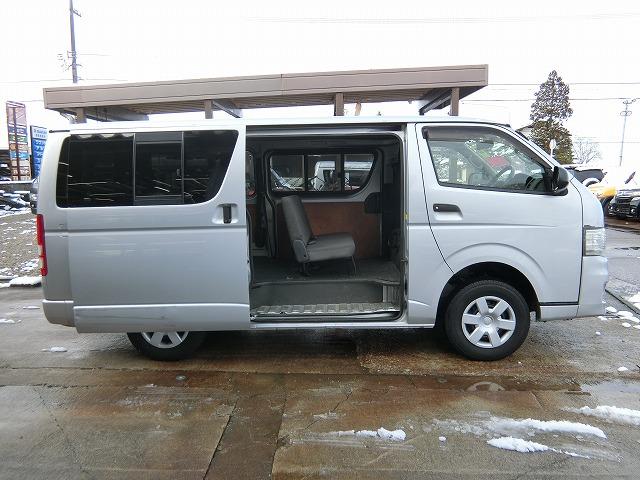 レジアスエースバン ロングＤＸ　ＧＬパッケージ　４ＷＤ　両側スライドドア　６人乗り　ディーゼル　ターボ　地デジナビＴＶ　キーレスキー　ＥＴＣ　タイミングベルト交換済み（6枚目）