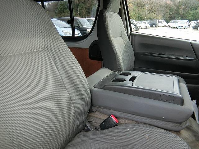 レジアスエースバン ロングＤＸ　ＧＬパッケージ　４ＷＤ　両側スライドドア　６人乗り　ディーゼル　ターボ　地デジナビＴＶ　キーレスキー　ＥＴＣ　タイミングベルト交換済み（10枚目）