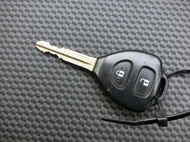 レジアスエースバン ロングＤＸ　ＧＬパッケージ　４ＷＤ　両側スライドドア　６人乗り　ディーゼル　ターボ　地デジナビＴＶ　キーレスキー　ＥＴＣ　タイミングベルト交換済み（15枚目）