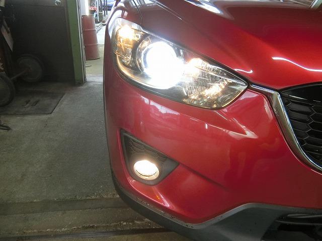 ＣＸ－５ ＸＤ　４ＷＤ　ＨＩＤヘッドランプ　リア・ビークル・モニタリングシステム　地デジフルセグナビＴＶ　バックカメラ　サイドカメラ　プッシュスタート　ディーゼルターボ　アイドリングストップ　衝突軽減装置　ＥＴＣ（5枚目）