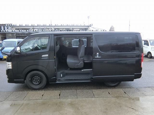 ハイエースバン ロングスーパーＧＬ　４ＷＤ　ディーゼル　５人乗り　ＨＩＤヘッドランプ　地デジフルセグナビＴＶ　バックカメラ　後席モニター　ベッドキット　キーレスキー　タイミングベルト交換済み（4枚目）