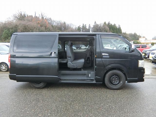 ハイエースバン ロングスーパーＧＬ　４ＷＤ　ディーゼル　５人乗り　ＨＩＤヘッドランプ　地デジフルセグナビＴＶ　バックカメラ　後席モニター　ベッドキット　キーレスキー　タイミングベルト交換済み（6枚目）