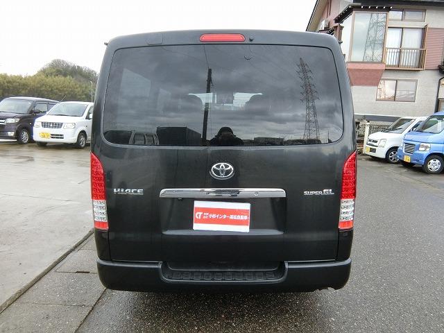 ハイエースバン ロングスーパーＧＬ　４ＷＤ　ディーゼル　５人乗り　ＨＩＤヘッドランプ　地デジフルセグナビＴＶ　バックカメラ　後席モニター　ベッドキット　キーレスキー　タイミングベルト交換済み（7枚目）