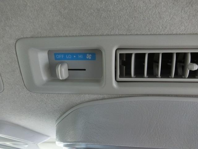 ハイエースバン ロングスーパーＧＬ　４ＷＤ　ディーゼル　５人乗り　ＨＩＤヘッドランプ　地デジフルセグナビＴＶ　バックカメラ　後席モニター　ベッドキット　キーレスキー　タイミングベルト交換済み（16枚目）