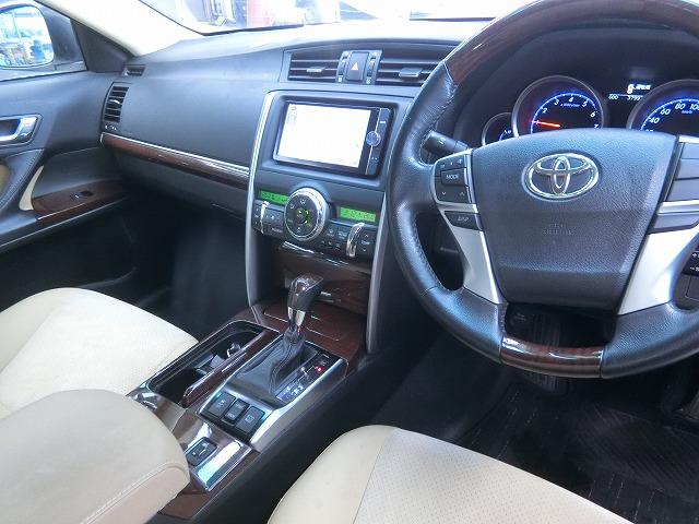 マークＸ プレミアム　地デジフルセグナビＴＶ　スマートキー　プッシュスタート　ＨＩＤヘッドランプ　パワーシート　シートヒーター付ハーフレザーシート　クルーズコントロール　電動コーナーポール　ビルトインＥＴＣ（8枚目）