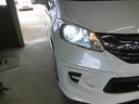 ハロゲンの2倍の光量ディスチャージヘッドランプ(HID)付き
