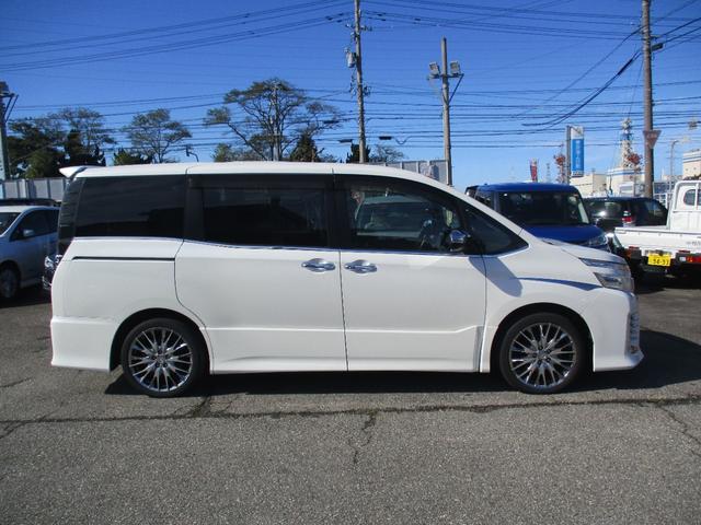 ヴォクシー ZS 煌 9インチナビ・TV バックカメラ Wパワースライドドア ETC 7人乗り(4枚目)