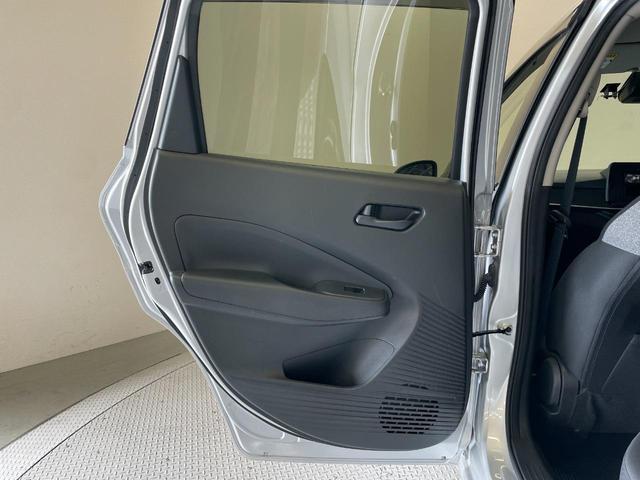 ノート Ｓ　禁煙車・アラウンドビューモニター・エマージェンシーブレーキ・スマートキー・ＥＴＣ・インテリジェントルームミラー・ＢＳＭ・ステアリングリモコン・クリアランスソナー・充電用ＵＳＢソケット・取説／保証書（50枚目）