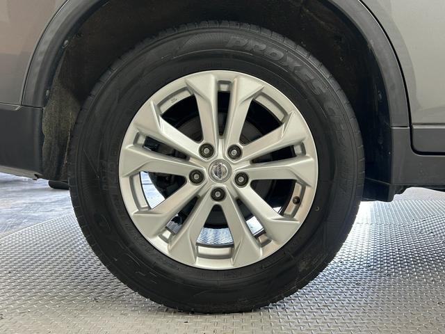 エクストレイル ２０Ｘ　エマージェンシーブレーキパッケージ　エマージェンシーブレーキ・寒冷地仕様車・スマートキー・前席シートヒーター・社外ナビ（ＣＮ－Ｅ２０５Ｄ）・オートライト・ステアリングリモコン・電動格納ミラー・純正１７インチアルミホイール（28枚目）