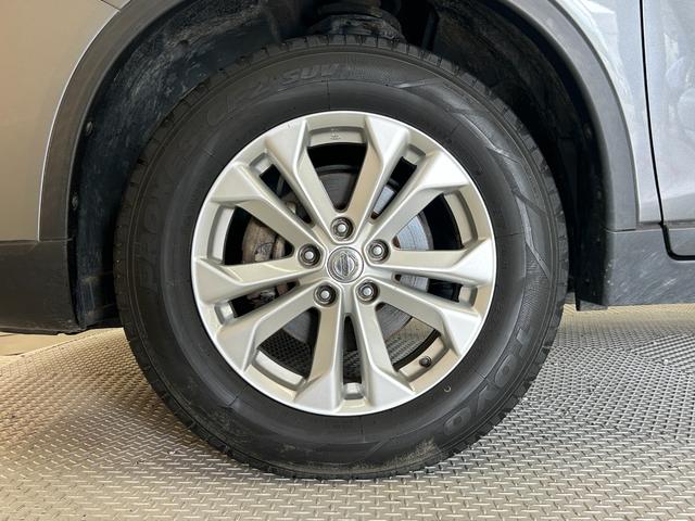 エクストレイル ２０Ｘ　エマージェンシーブレーキパッケージ　エマージェンシーブレーキ・寒冷地仕様車・スマートキー・前席シートヒーター・社外ナビ（ＣＮ－Ｅ２０５Ｄ）・オートライト・ステアリングリモコン・電動格納ミラー・純正１７インチアルミホイール（29枚目）