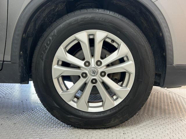 エクストレイル ２０Ｘ　エマージェンシーブレーキパッケージ　エマージェンシーブレーキ・寒冷地仕様車・スマートキー・前席シートヒーター・社外ナビ（ＣＮ－Ｅ２０５Ｄ）・オートライト・ステアリングリモコン・電動格納ミラー・純正１７インチアルミホイール（30枚目）