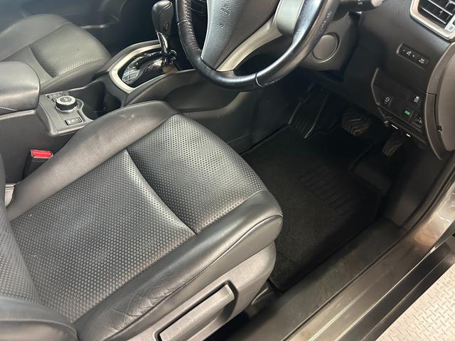 エクストレイル ２０Ｘ　エマージェンシーブレーキパッケージ　エマージェンシーブレーキ・寒冷地仕様車・スマートキー・前席シートヒーター・社外ナビ（ＣＮ－Ｅ２０５Ｄ）・オートライト・ステアリングリモコン・電動格納ミラー・純正１７インチアルミホイール（37枚目）