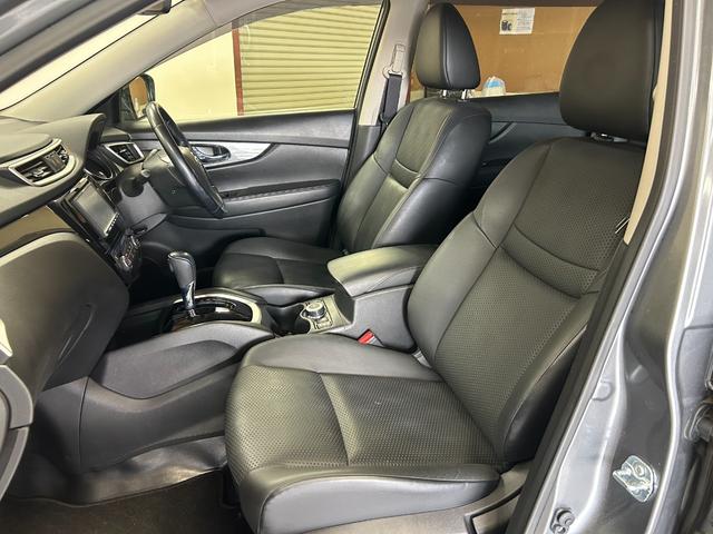 エクストレイル ２０Ｘ　エマージェンシーブレーキパッケージ　エマージェンシーブレーキ・寒冷地仕様車・スマートキー・前席シートヒーター・社外ナビ（ＣＮ－Ｅ２０５Ｄ）・オートライト・ステアリングリモコン・電動格納ミラー・純正１７インチアルミホイール（38枚目）
