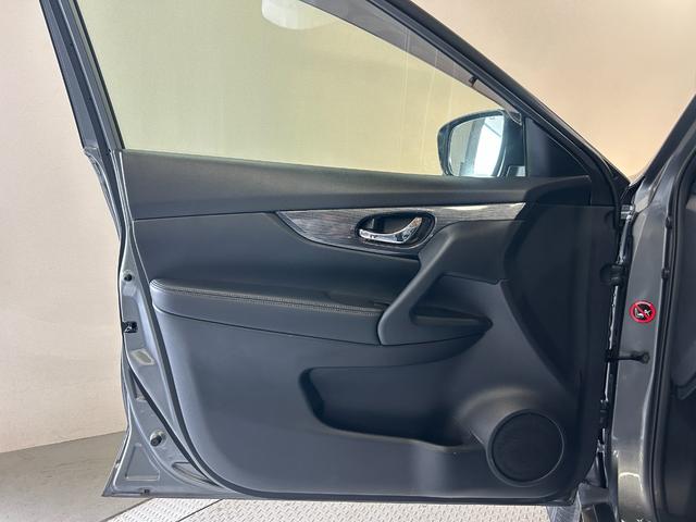 エクストレイル ２０Ｘ　エマージェンシーブレーキパッケージ　エマージェンシーブレーキ・寒冷地仕様車・スマートキー・前席シートヒーター・社外ナビ（ＣＮ－Ｅ２０５Ｄ）・オートライト・ステアリングリモコン・電動格納ミラー・純正１７インチアルミホイール（45枚目）