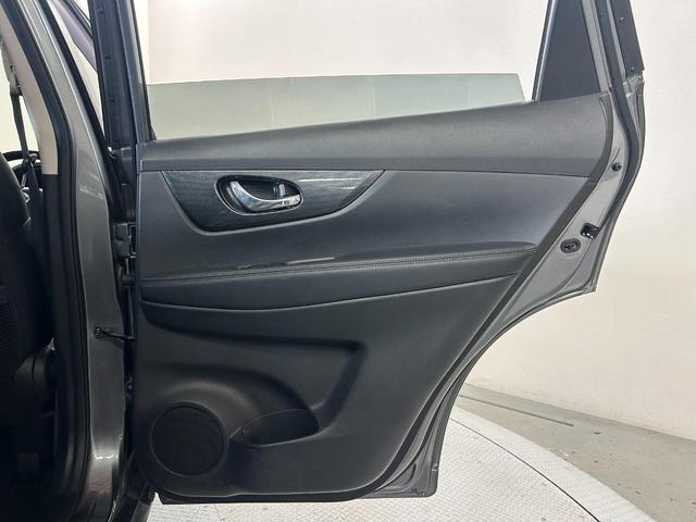 エクストレイル 20X エマージェンシーブレーキパッケージ エマージェンシーブレーキ・寒冷地仕様車・スマートキー・前席シートヒーター・社外ナビ(CN-E205D)・オートライト・ステアリングリモコン・電動格納ミラー・純正17インチアルミホイール(51枚目)