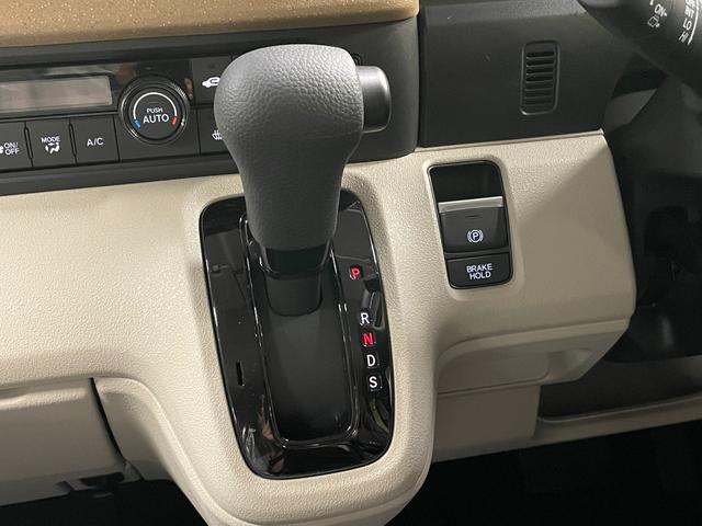 Ｎ－ＢＯＸ ベースグレード　届出済未使用車・両側パワースライドドア・ホンダセンシング・スマートキー・スペアキー・保証書・オートリトラミラー・前席シートヒーター・オートハイビーム・電動パーキングブレーキ（10枚目）
