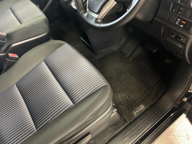 ヴォクシー ZS 禁煙車・純正ナビ(NSZT-W66T)・バックモニター・セーフティセンス・パワースライドドア・クルーズコントロール・充電用USBソケット・ETC・テレビキャンセラー・LEDヘッドライト(38枚目)