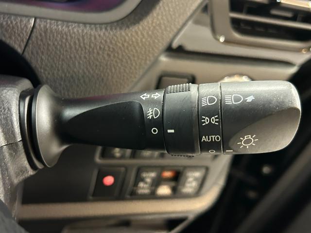 ヴォクシー ZS 煌 禁煙車・純正10インチナビ(NSZN-Z66T)・トヨタセーフティセンス・バックモニター・ETC・両側パワースライドドア・LEDヘッドライト・テレビキット・後席シートバックテーブル(10枚目)