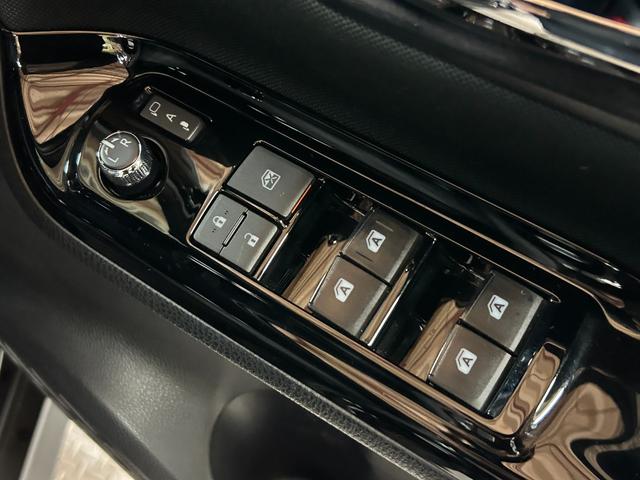 ヴォクシー ZS 煌 禁煙車・純正10インチナビ(NSZN-Z66T)・トヨタセーフティセンス・バックモニター・ETC・両側パワースライドドア・LEDヘッドライト・テレビキット・後席シートバックテーブル(14枚目)