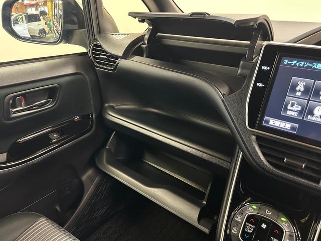 ヴォクシー ZS 煌 禁煙車・純正10インチナビ(NSZN-Z66T)・トヨタセーフティセンス・バックモニター・ETC・両側パワースライドドア・LEDヘッドライト・テレビキット・後席シートバックテーブル(17枚目)