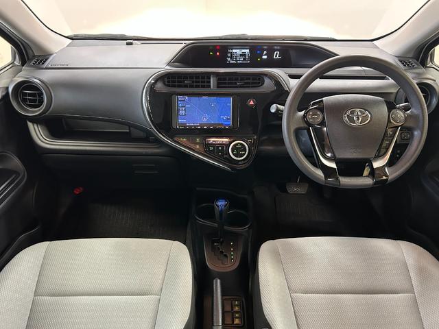 アクア L 禁煙車・トヨタセーフティセンス・社外ナビ(CN-E310D)・バックモニター・Bluetooth・ETC・ステアリングリモコン・電動格納ミラー・スペアキー・レーンアシスト・衝突軽減ブレーキ・後期モデル(2枚目)