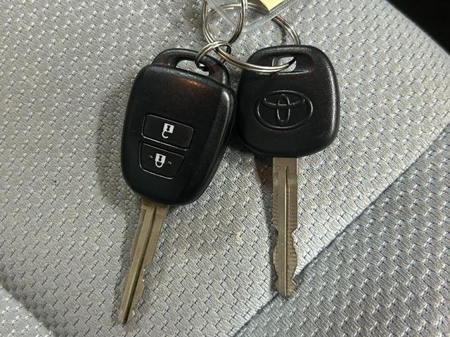 アクア L 禁煙車・トヨタセーフティセンス・社外ナビ(CN-E310D)・バックモニター・Bluetooth・ETC・ステアリングリモコン・電動格納ミラー・スペアキー・レーンアシスト・衝突軽減ブレーキ・後期モデル(18枚目)