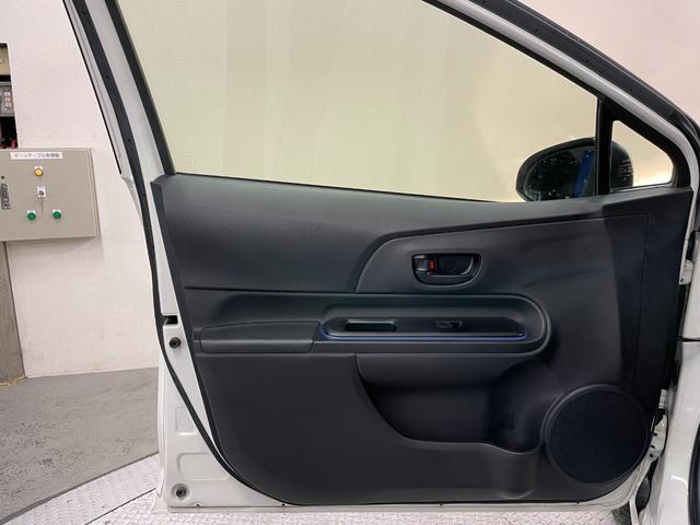 アクア S 禁煙車・スマートキー・プッシュスタート・パイオニアナビ(AVIC-RW03)・ETC・中期モデル・電動格納ミラー・オートライト(41枚目)