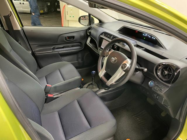 アクア S スマートキー・純正ナビ(NSZT-W64)・バックモニター・Bluetooth・フルセグTV・ETC・オートライト・電動格納ミラー・ステアリングリモコン・中期モデル(13枚目)