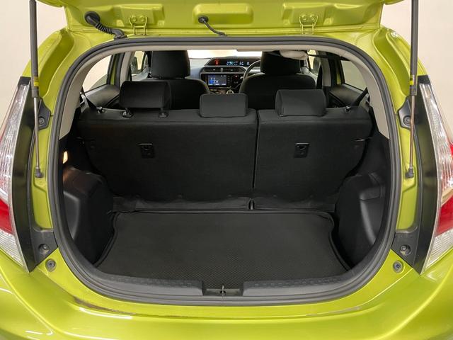 アクア S スマートキー・純正ナビ(NSZT-W64)・バックモニター・Bluetooth・フルセグTV・ETC・オートライト・電動格納ミラー・ステアリングリモコン・中期モデル(16枚目)