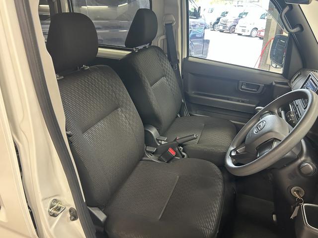 ハイゼットカーゴ クルーズ 買取車両・衝突軽減ブレーキ横滑り防止・クリアランスソナー・ETC・CDデッキ・キーレスエントリー・スペアキー・リアヒーター(23枚目)