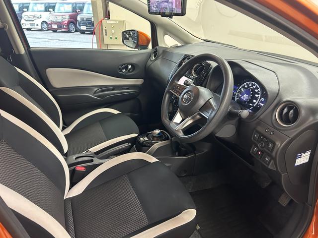 ノート e-パワー X 禁煙車・スマートキー・スペアキー・純正ナビ(MM516D-W)・アラウンドビューモニター・エマージェンシーブレーキ・デジタルインナーミラー・社外14インチアルミホイール・テレビキット(13枚目)