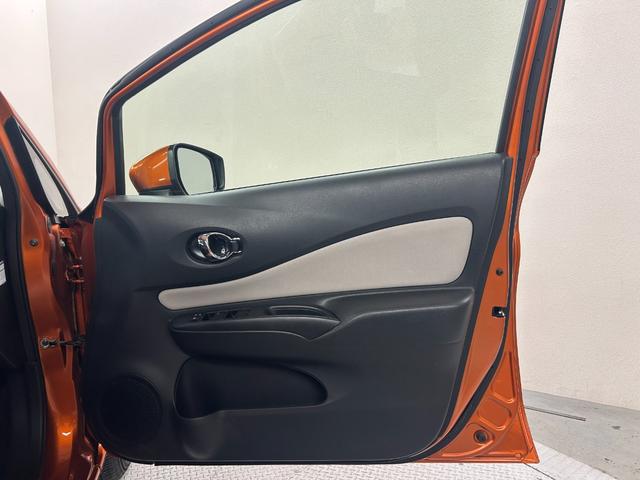 ノート e-パワー X 禁煙車・スマートキー・スペアキー・純正ナビ(MM516D-W)・アラウンドビューモニター・エマージェンシーブレーキ・デジタルインナーミラー・社外14インチアルミホイール・テレビキット(44枚目)